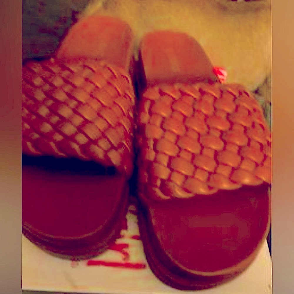 Woman’s brown size 11 sandals